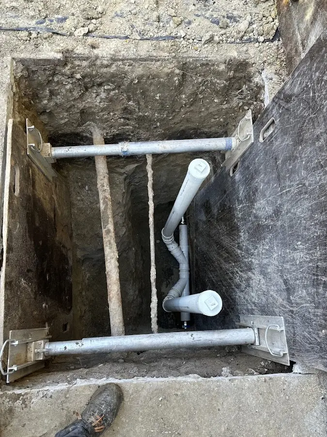 Experienced plumber completing Drain Cleaning work in Ozark
